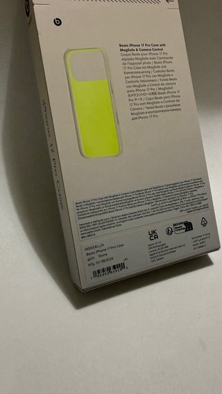 Funda Beats iPhone 17 Pro MagSafe e microfibra