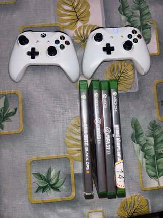 Xbox One S 1TB Bianca + 2 controller