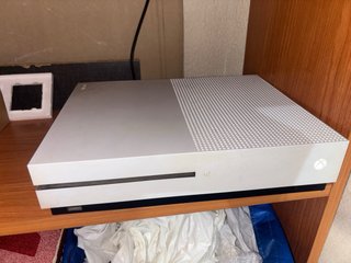 Xbox One S 1TB Bianca + 2 controller