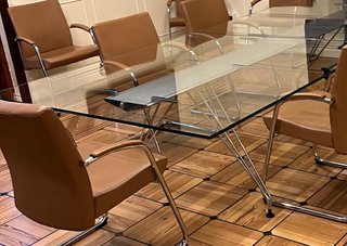 12 Sillas de Cuero con Estructura Cromada