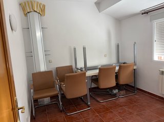 12 Sillas de Cuero con Estructura Cromada
