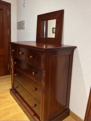 Cómoda alta clásica de madera estilo sinfonier