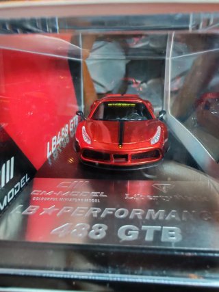 CM MODEL 1:64 Ferrari LB488 GTB Rojo