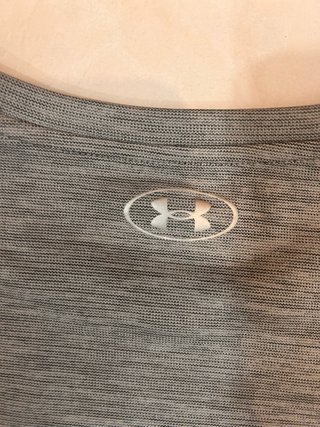 Camiseta Under Armour Talla L Gris