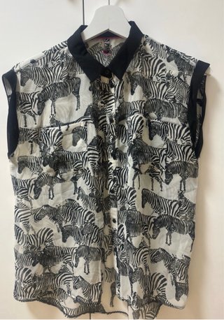 Camisa sin mangas estampado cebra Bershka Talla S