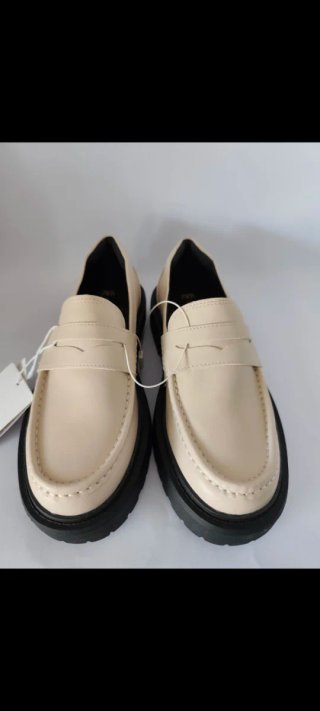 Mocasines de niña N°35 de Zara nuevos.