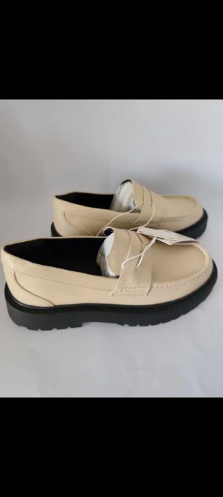 Mocasines de niña N°35 de Zara nuevos.