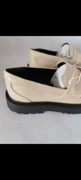 Mocasines de niña N°35 de Zara nuevos.