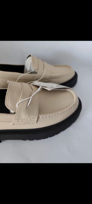 Mocasines de niña N°35 de Zara nuevos.
