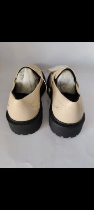 Mocasines de niña N°35 de Zara nuevos.