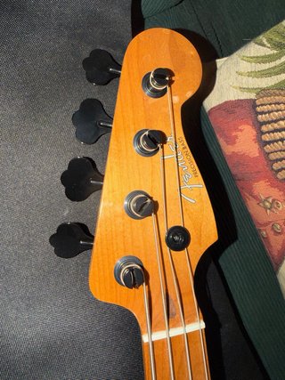 Bajo Fender Precision Bass Sunburst