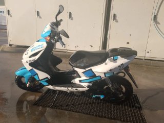 Yamaha Aerox 49cc Azul y Blanco