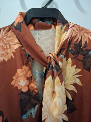 Vestido estampado floral castanho