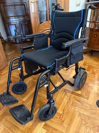 Silla de ruedas eléctrica con estreno de 2 dias