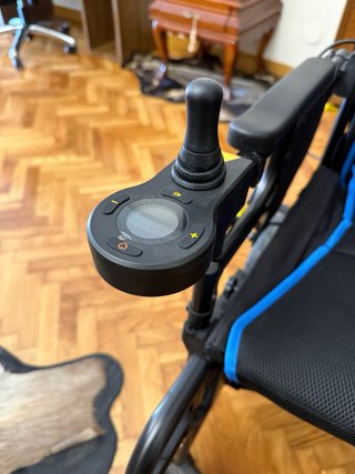 Silla de ruedas eléctrica con estreno de 2 dias
