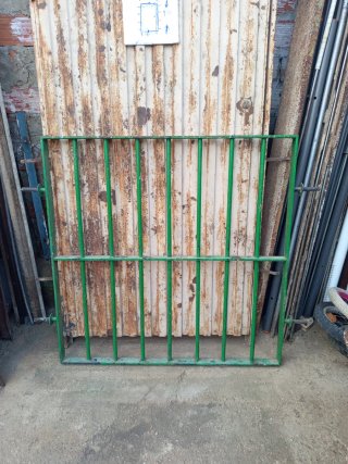 Puerta de hierro completa