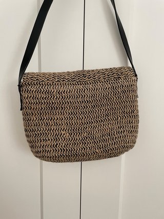 Bolso Parfois tejido marrón y negro
