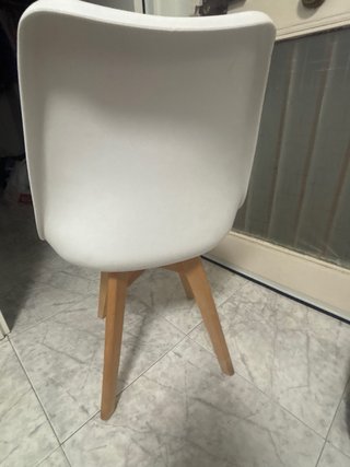 Silla  de diseño moderna blanca y madera