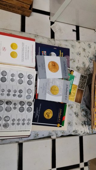 Lote 35 Catálogos de Subastas de Monedas