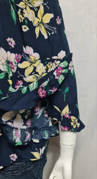 Blusa Bershka floral mangas volantes