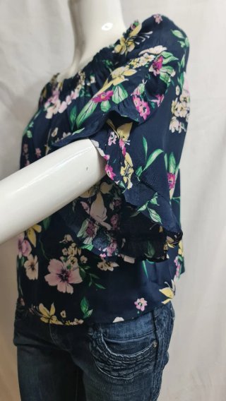 Blusa Bershka floral mangas volantes