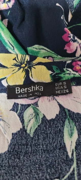 Blusa Bershka floral mangas volantes