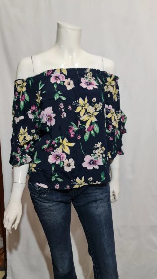 Blusa Bershka floral mangas volantes