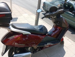 Honda Pantheon 125cc Scooter Rojo