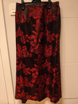 Falda fiesta floral negra y roja
