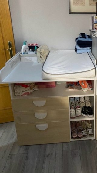Cambiador bebé con cajones y estantes