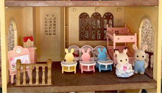 Casa Sylvanian Families Torreón- ascensor y famili
