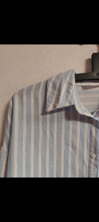 Camisa de chica talla L de Stradivarius.