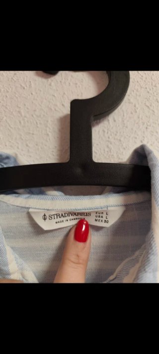 Camisa de chica talla L de Stradivarius.