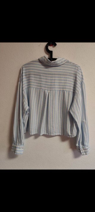 Camisa de chica talla L de Stradivarius.