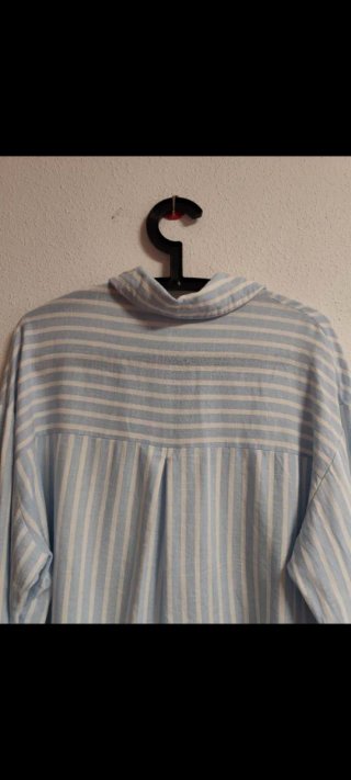 Camisa de chica talla L de Stradivarius.