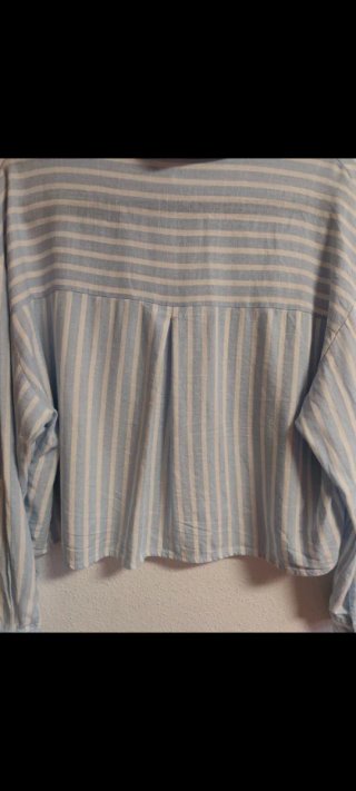 Camisa de chica talla L de Stradivarius.