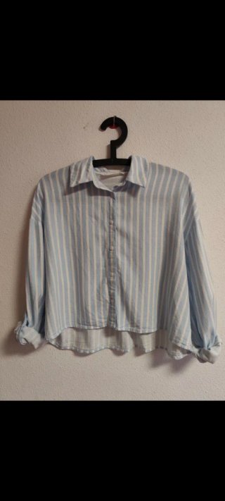 Camisa de chica talla L de Stradivarius.