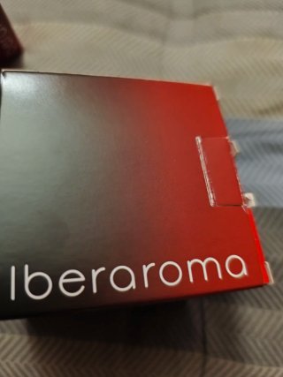 Colonia Iberaroma Roja . De hombre y mujer.