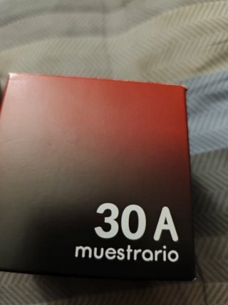 Colonia Iberaroma Roja . De hombre y mujer.