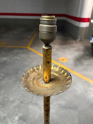 Lámpara de pie vintage de metal dorado