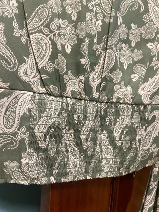 Blusa Stradivarius verde y blanca