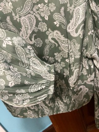Blusa Stradivarius verde y blanca