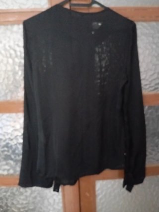 Blusa negra manga larga