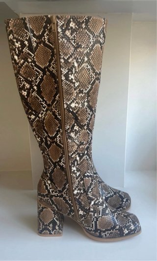 Botas altas piel serpiente marrones