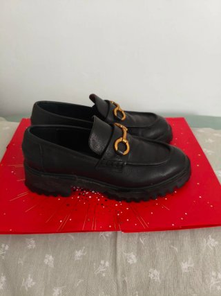 Mocasines Mango Negros Hebilla Dorada