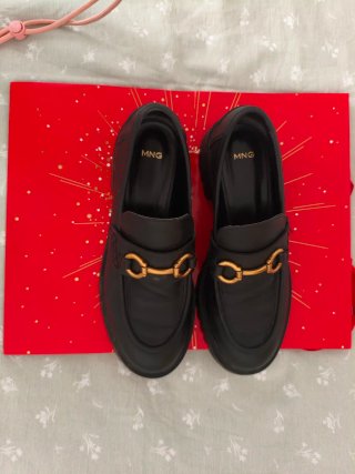 Mocasines Mango Negros Hebilla Dorada