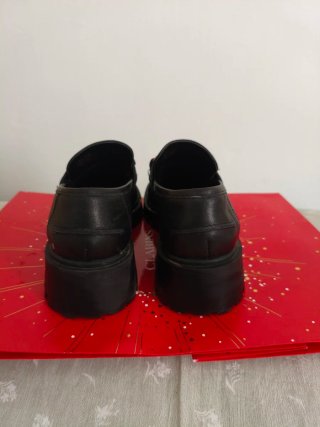 Mocasines Mango Negros Hebilla Dorada