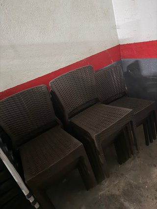 Sillas de plástico estilo ratán (marrón) a 12€ udc