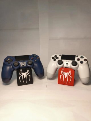 PS4 Slim 1TB + 2 Mandos + Soportes Spider-Man + 3J