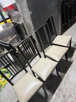 Sillas comedor/interior a 10€ cada hay 15